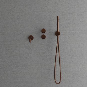 Primy Steel Harmonized 4 komplet indbygningsbrusesæt m/håndbruser og kartud, Amber